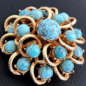 Gold Tone Round Brooch/Pin